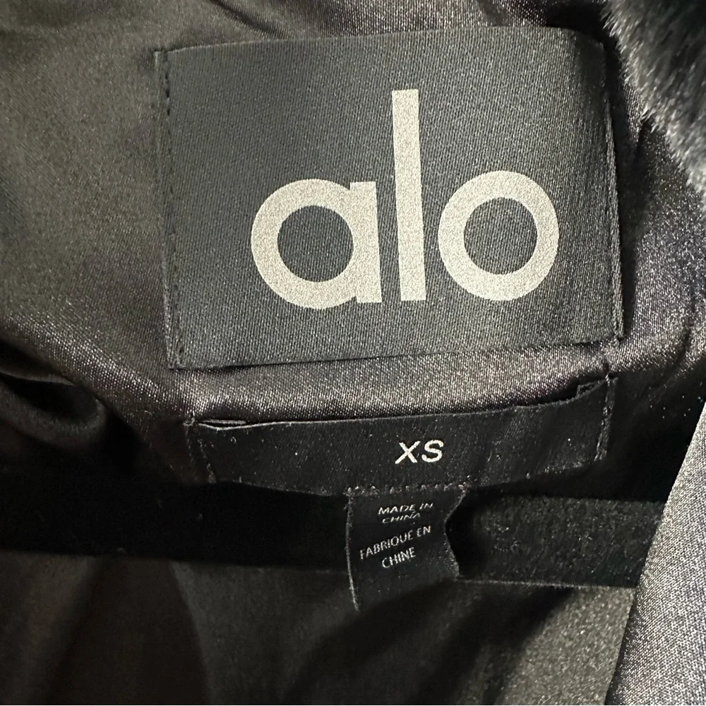 ALO YOGA Faux Fur Foxy Jacket in Black SZ XS - Picture 8 of 10